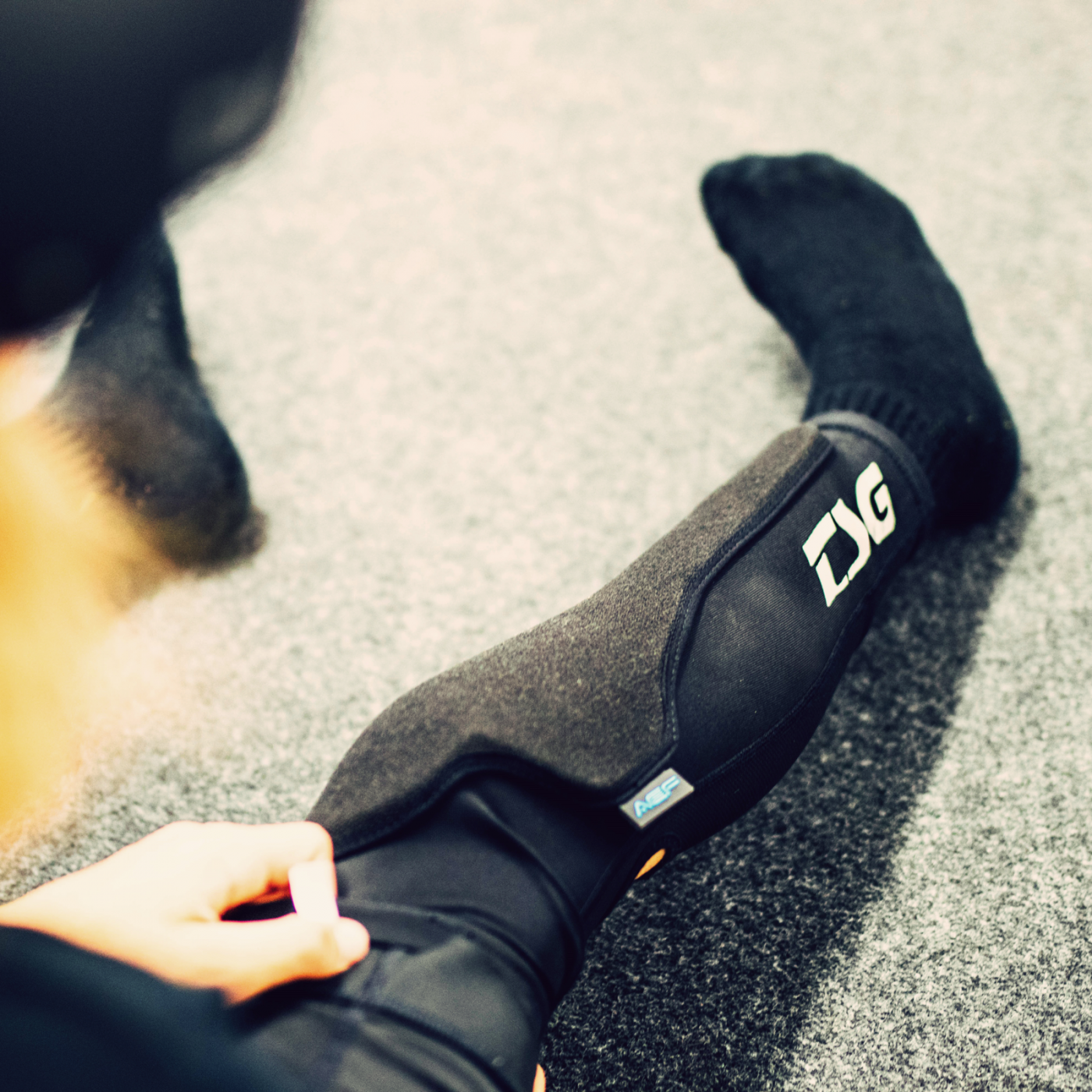 TSG Youth Dermis Pro A kniebeschermers - zwart