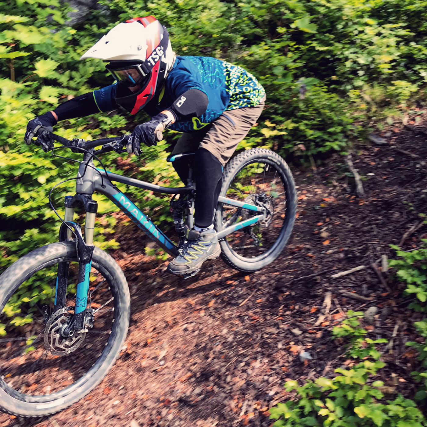 TSG Youth Dermis Pro A kniebeschermers - zwart